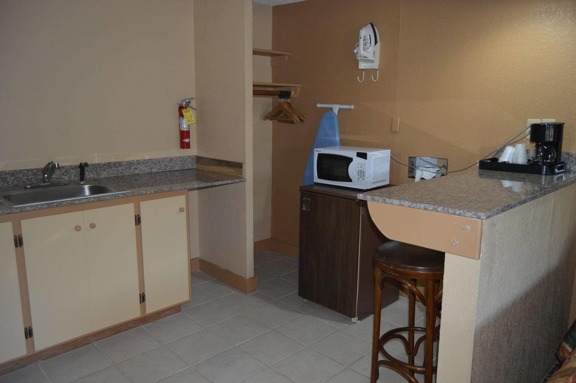 New World Inn Barre Экстерьер фото