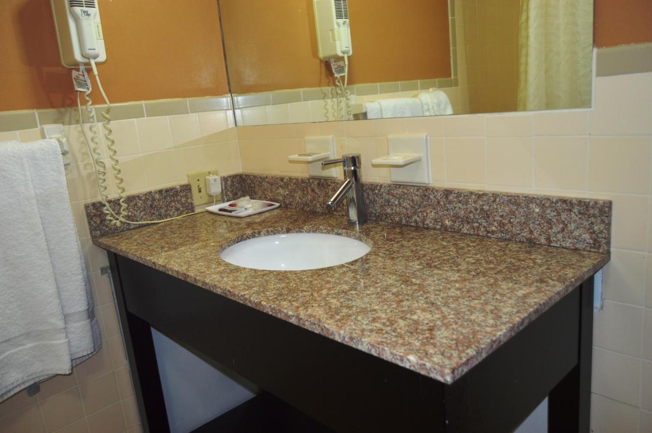 New World Inn Barre Экстерьер фото